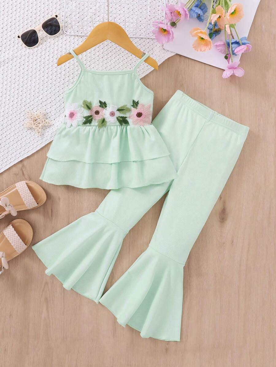 Pantalones Acampanados Y Camiseta Sin Mangas
