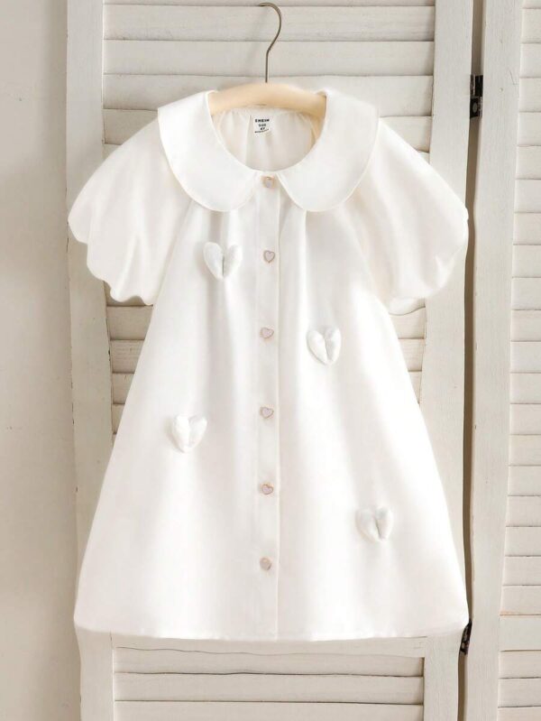Vestido con decoración de corazones